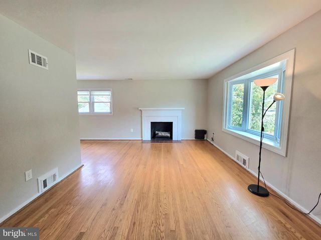 7020 QUANDER RD, Alexandria, VA 22307