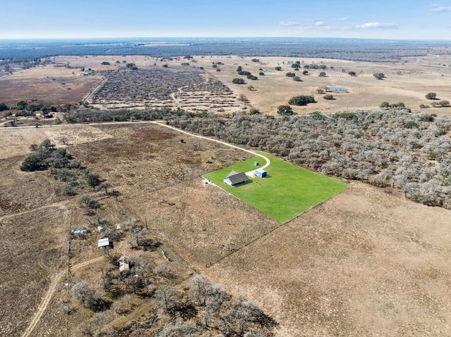 5476 County Road 427, Stockdale, TX 78160