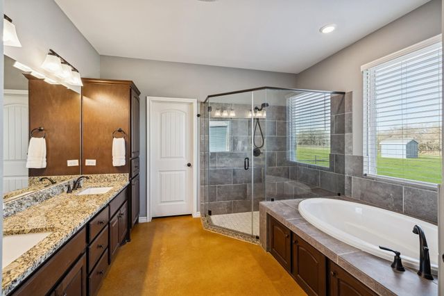 5476 County Road 427, Stockdale, TX 78160