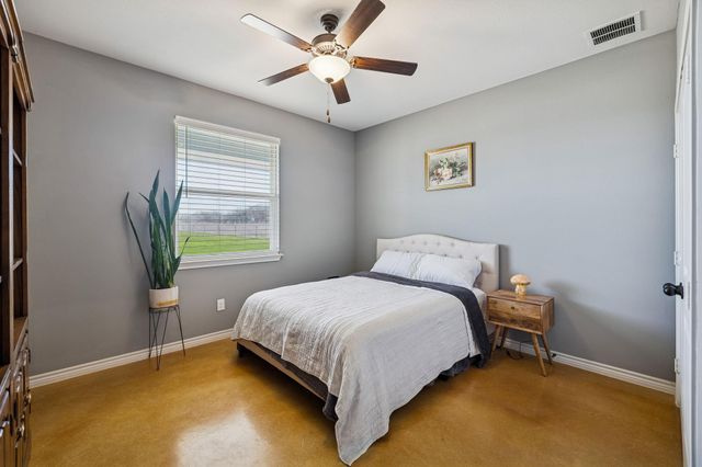 5476 County Road 427, Stockdale, TX 78160