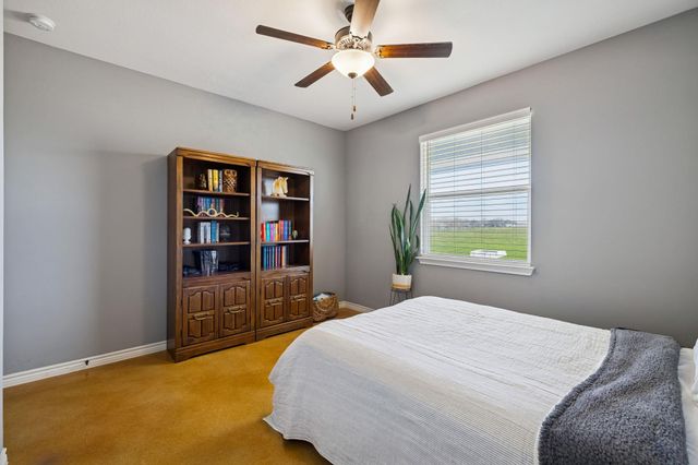 5476 County Road 427, Stockdale, TX 78160