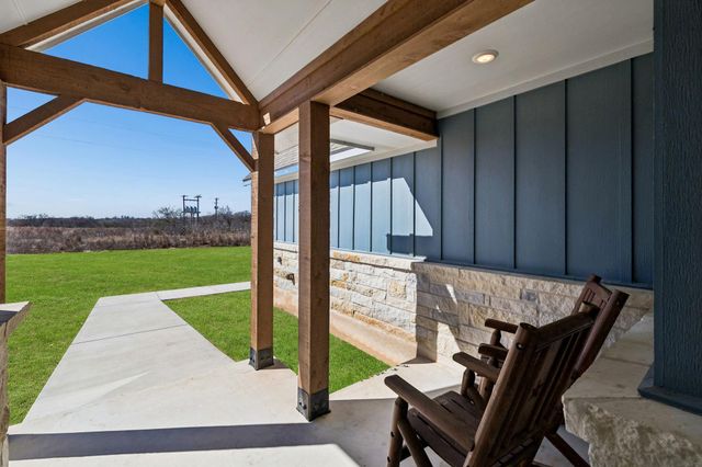 5476 County Road 427, Stockdale, TX 78160