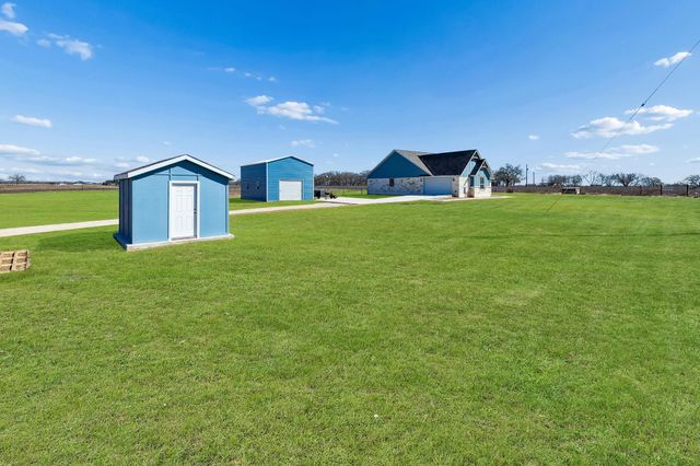 5476 County Road 427, Stockdale, TX 78160