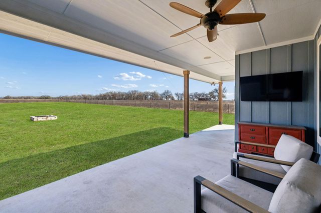 5476 County Road 427, Stockdale, TX 78160