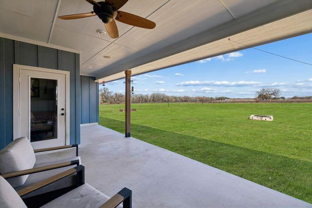 5476 County Road 427, Stockdale, TX 78160