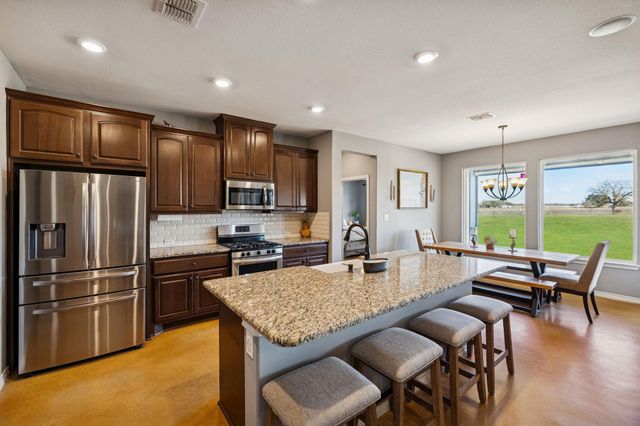 5476 County Road 427, Stockdale, TX 78160