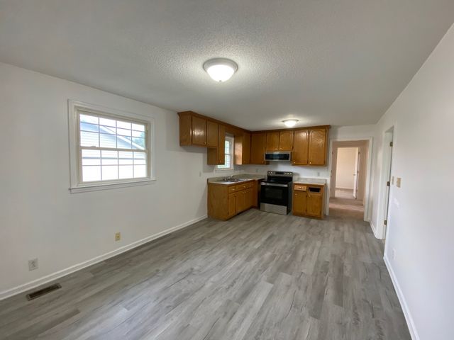 1277 Bagwell Dr, Clarksville, TN 37040