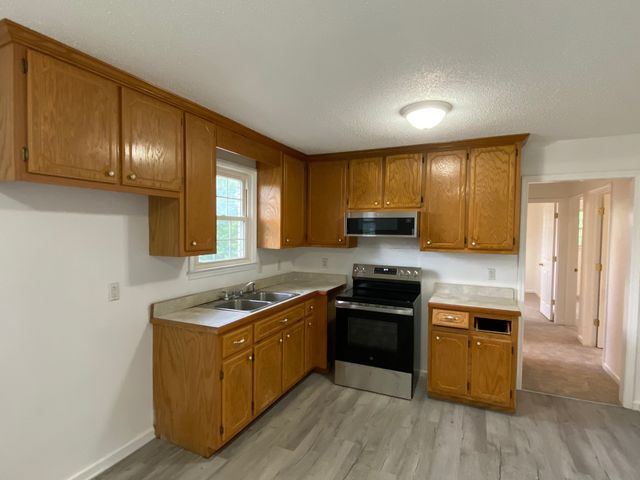 1277 Bagwell Dr, Clarksville, TN 37040