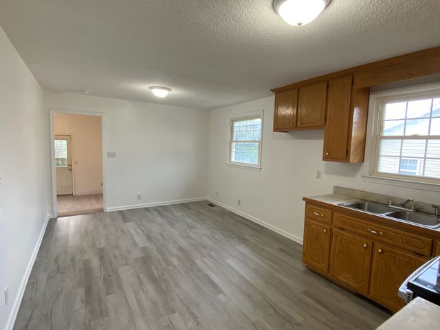 1277 Bagwell Dr, Clarksville, TN 37040
