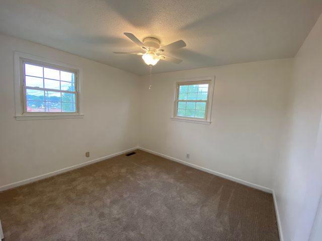 1277 Bagwell Dr, Clarksville, TN 37040