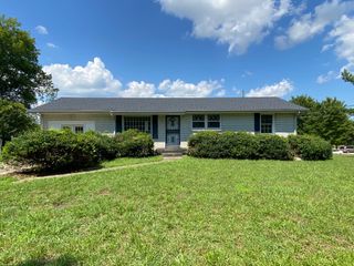1277 Bagwell Dr, Clarksville, TN 37040