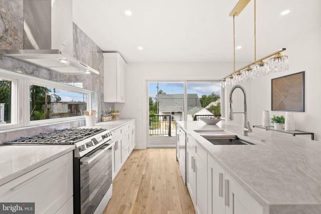 2118 RAND PL NE, Washington, DC 20002