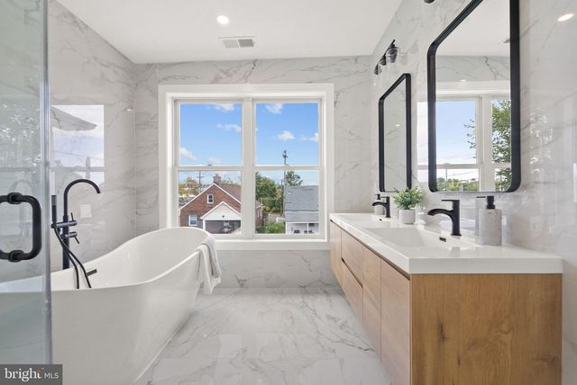 2118 RAND PL NE, Washington, DC 20002