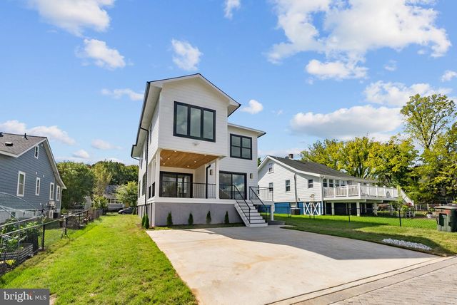 2118 RAND PL NE, Washington, DC 20002