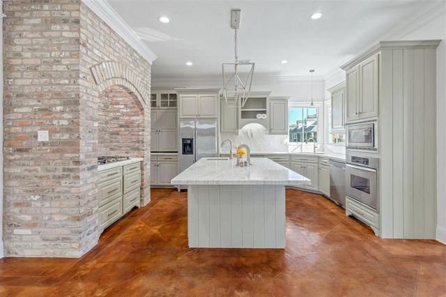 308 Oakley Drive, Sulphur, LA 70663