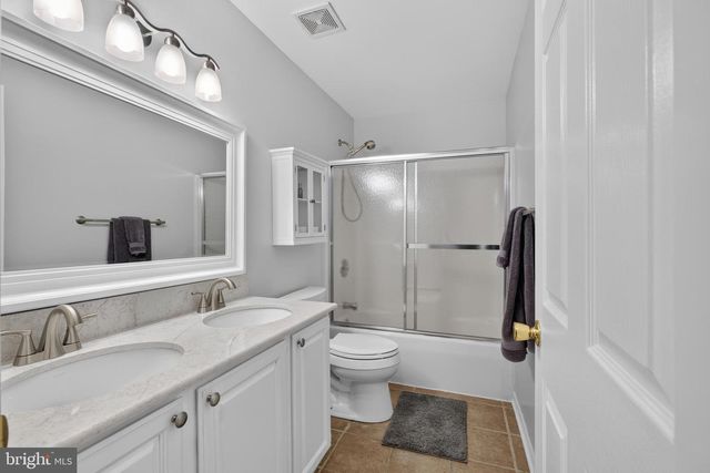 11 SULLIVAN CHASE DR, Avondale, PA 19311