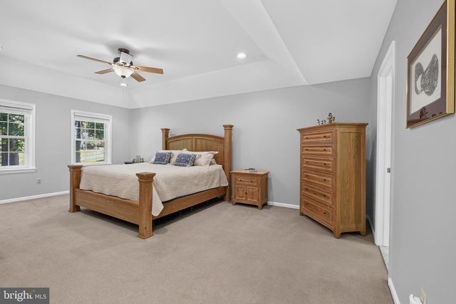11 SULLIVAN CHASE DR, Avondale, PA 19311