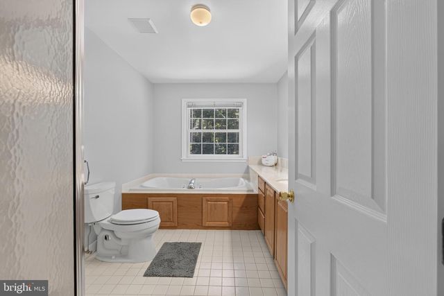 11 SULLIVAN CHASE DR, Avondale, PA 19311