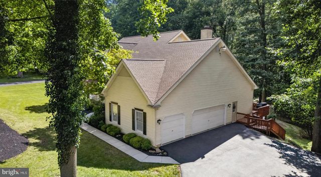 11 SULLIVAN CHASE DR, Avondale, PA 19311