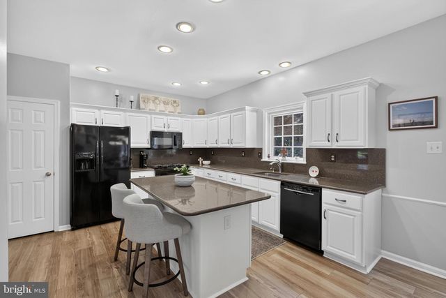 11 SULLIVAN CHASE DR, Avondale, PA 19311