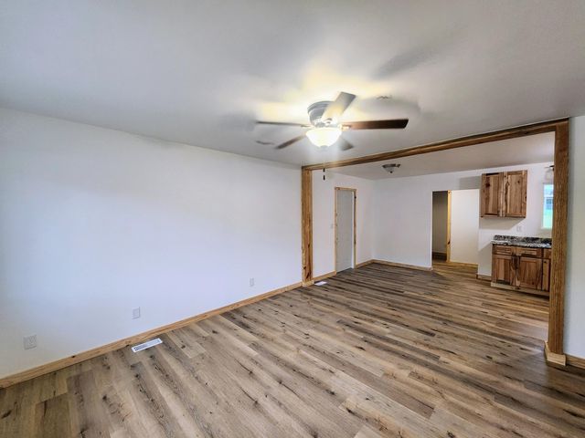 1130 Dewey Street, Houston, MO 65483