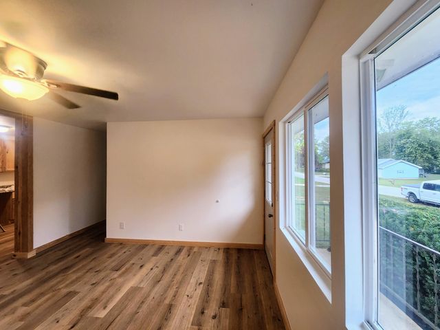 1130 Dewey Street, Houston, MO 65483