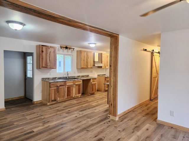 1130 Dewey Street, Houston, MO 65483