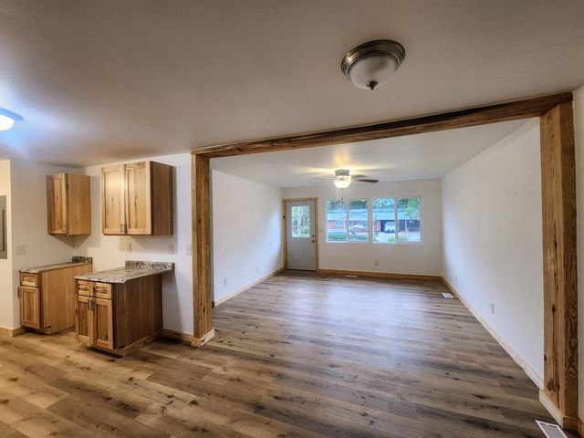 1130 Dewey Street, Houston, MO 65483