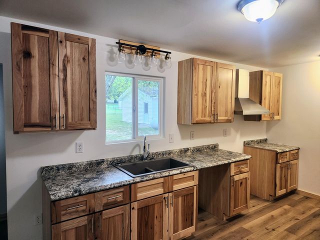 1130 Dewey Street, Houston, MO 65483