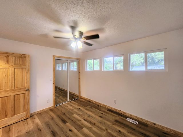 1130 Dewey Street, Houston, MO 65483