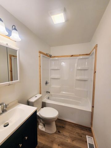 1130 Dewey Street, Houston, MO 65483