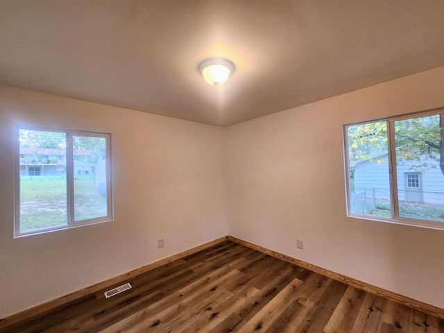 1130 Dewey Street, Houston, MO 65483