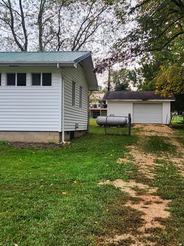 1130 Dewey Street, Houston, MO 65483