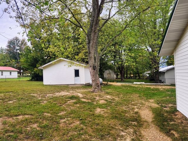 1130 Dewey Street, Houston, MO 65483