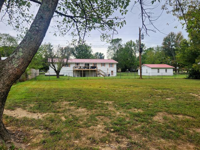 1130 Dewey Street, Houston, MO 65483