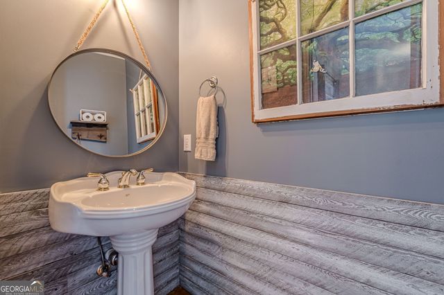 125 Lyndhurst Way, Sharpsburg, GA 30277