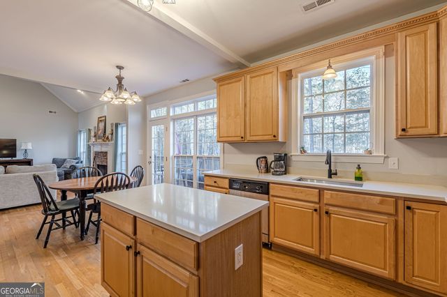 125 Lyndhurst Way, Sharpsburg, GA 30277