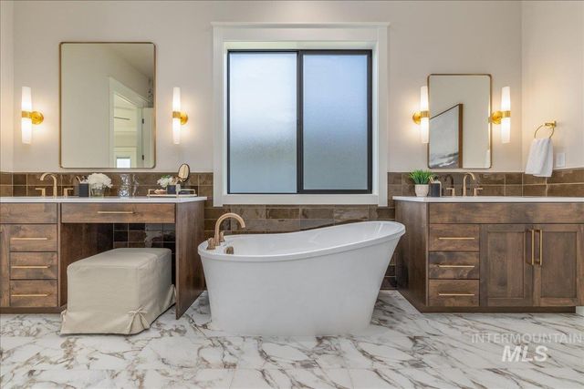 2927 W Three Lakes Dr., Meridian, ID 83646