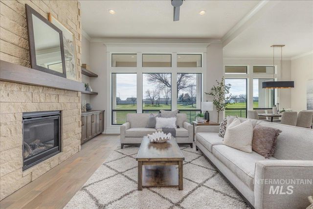 2927 W Three Lakes Dr., Meridian, ID 83646