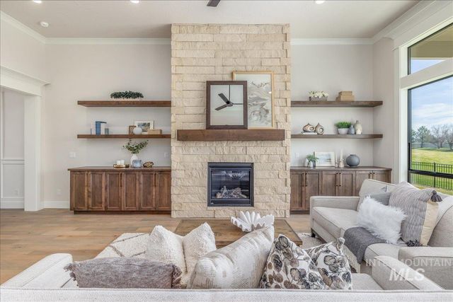 2927 W Three Lakes Dr., Meridian, ID 83646