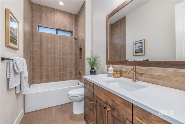 2927 W Three Lakes Dr., Meridian, ID 83646