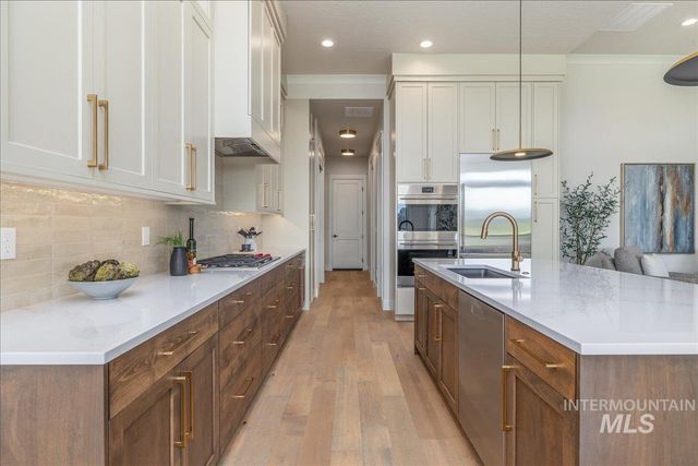 2927 W Three Lakes Dr., Meridian, ID 83646