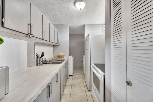 ZURANA ST. COND. JARDINES DE BERWIN APT. D-402, San Juan, PR 00924