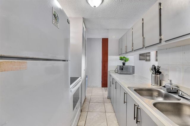 ZURANA ST. COND. JARDINES DE BERWIN APT. D-402, San Juan, PR 00924