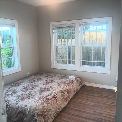 318 7th Street N, Texas City, TX 77590