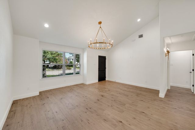 833 N Bailey Avenue, Fort Worth, TX 76107