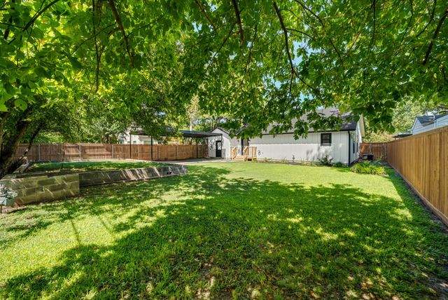 833 N Bailey Avenue, Fort Worth, TX 76107