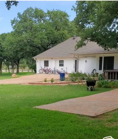 2524 Mockingbird Road, Burleson, TX 76028