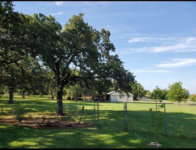 2524 Mockingbird Road, Burleson, TX 76028