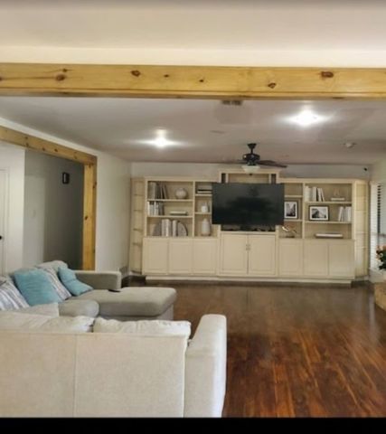 2524 Mockingbird Road, Burleson, TX 76028